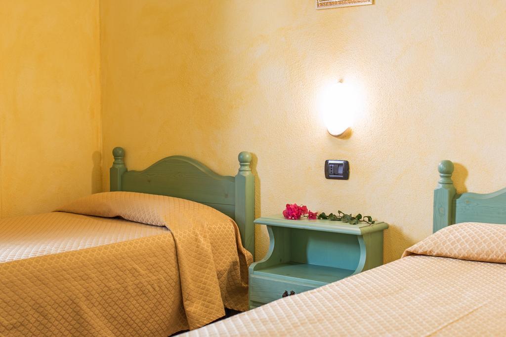 Albergo Residenziale Gli Ontani Cala Liberotto Exterior foto