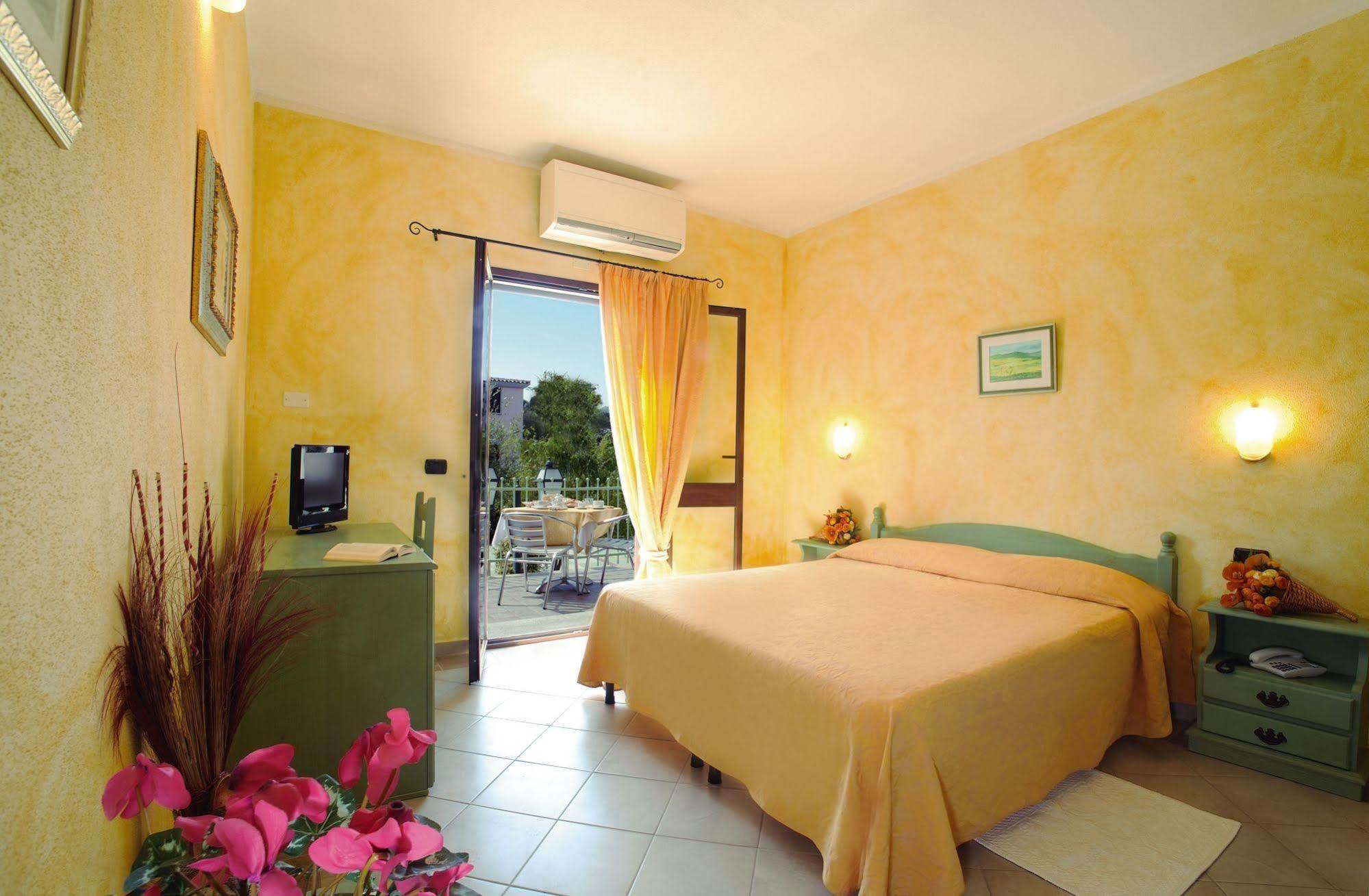 Albergo Residenziale Gli Ontani Cala Liberotto Exterior foto